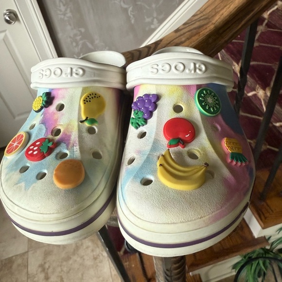 Crocs ladies size 6. Very good condition. White with buttons. Men’s 4 - Picture 11 of 12